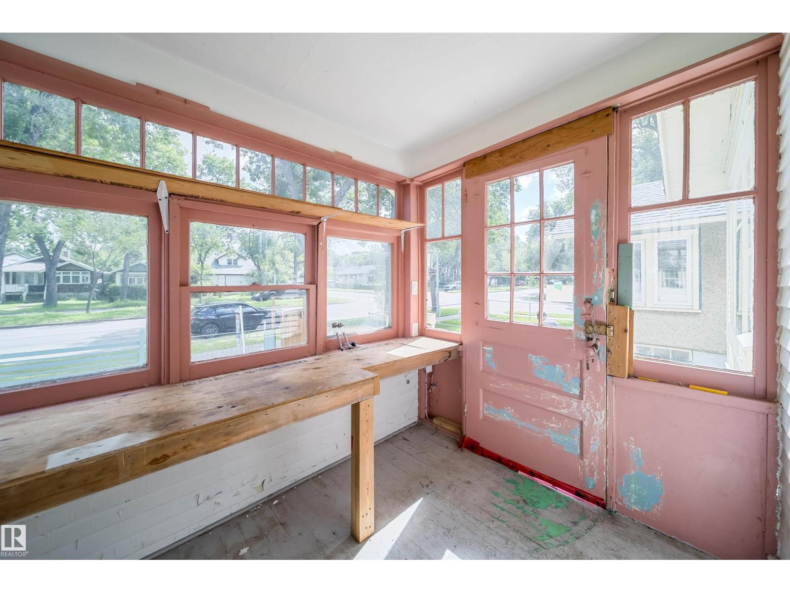 11604 97 ST NW - 11