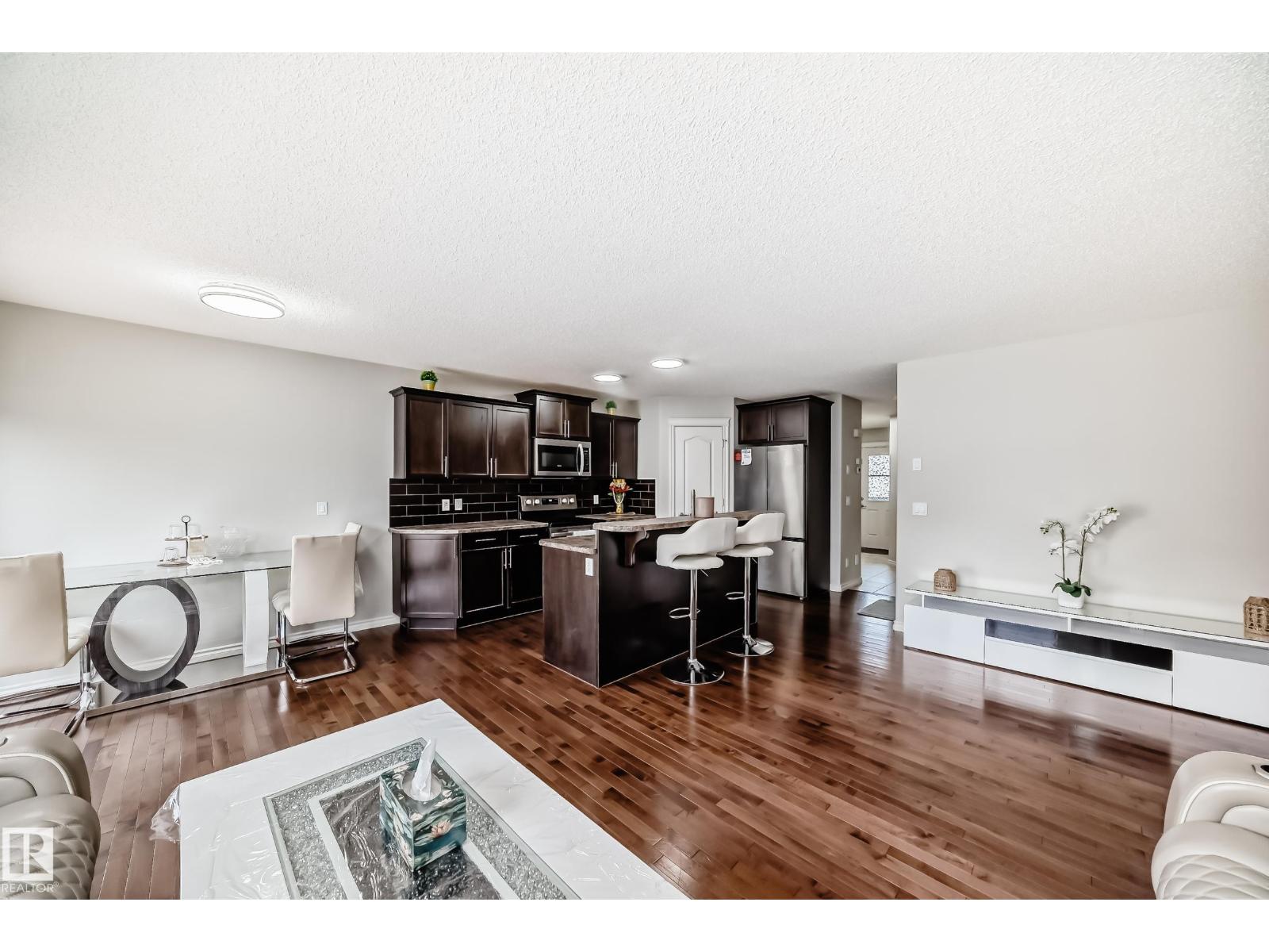 6419 18 AV SW - 11