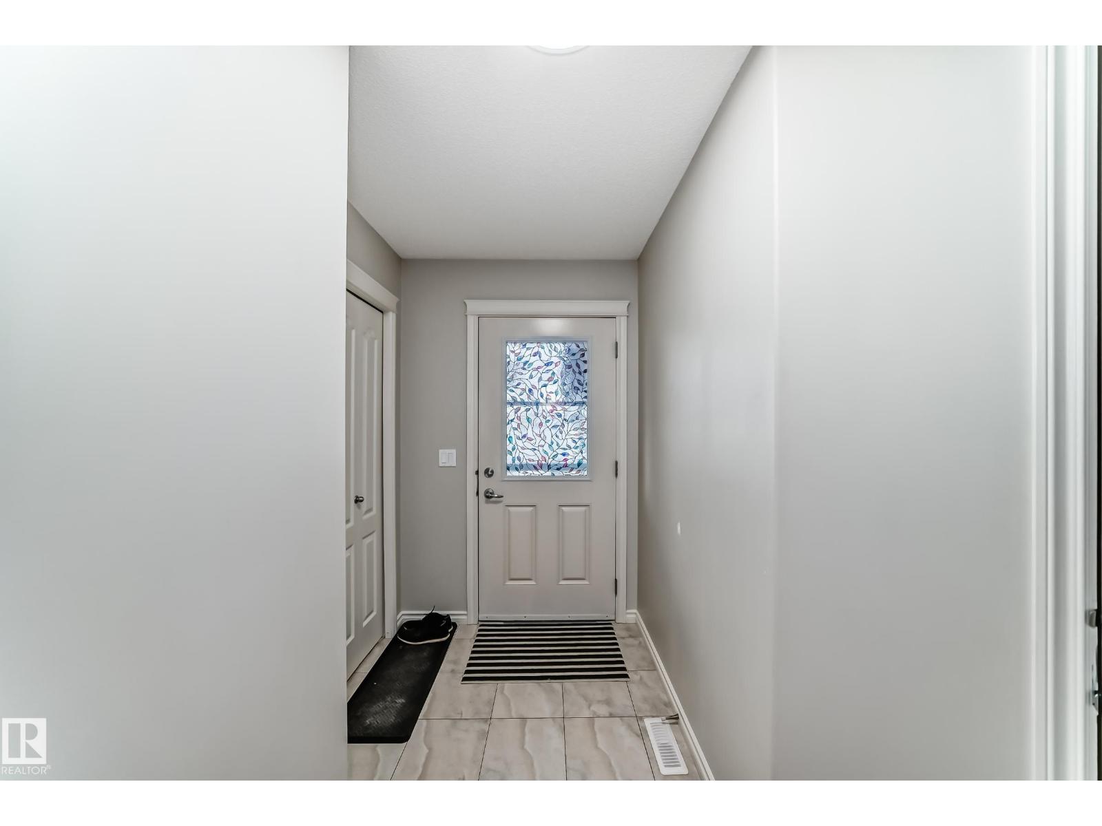 6419 18 AV SW - 2