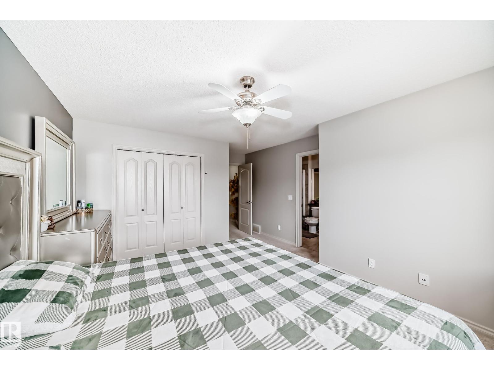 6419 18 AV SW - 27