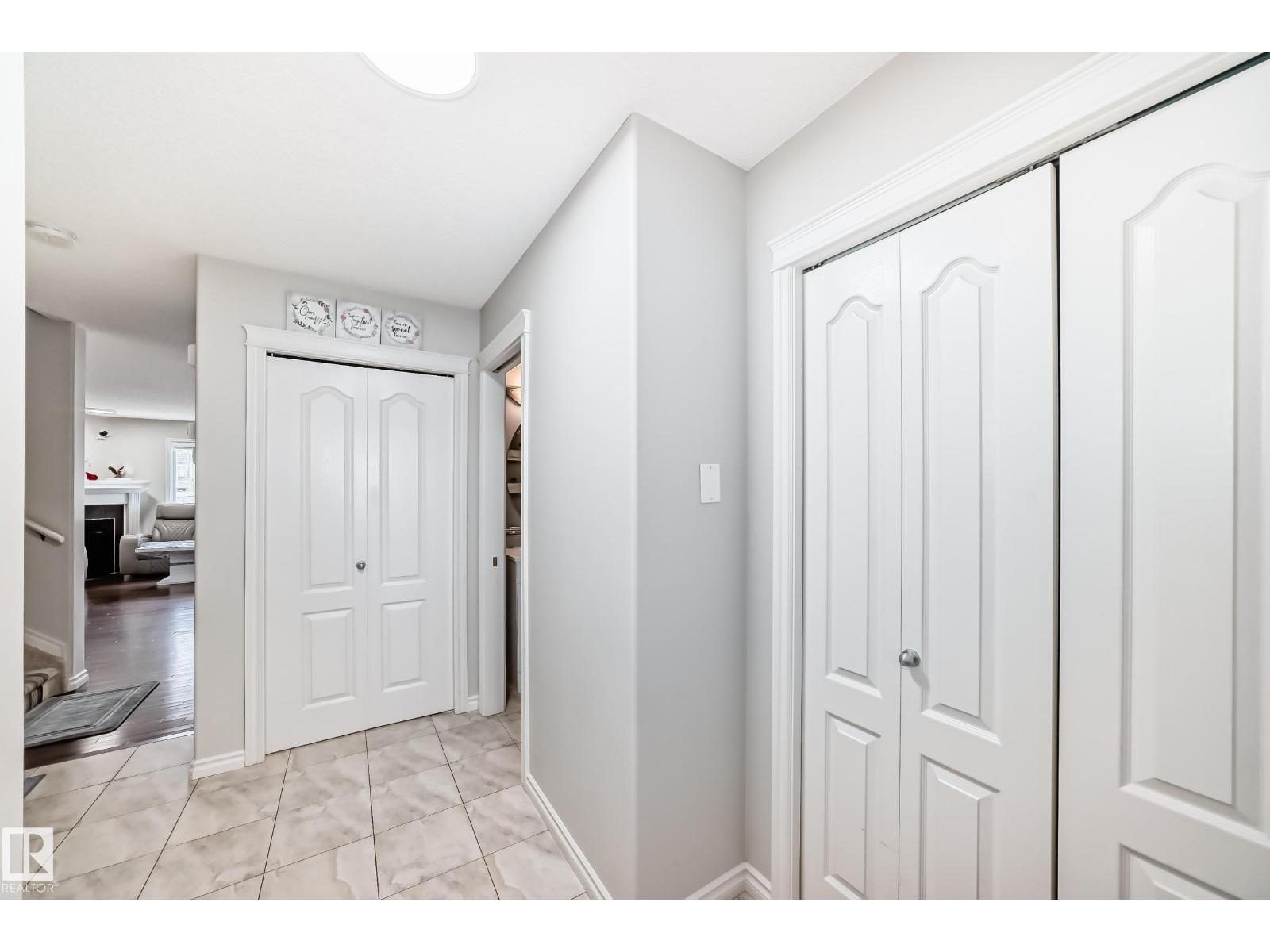 6419 18 AV SW - 3