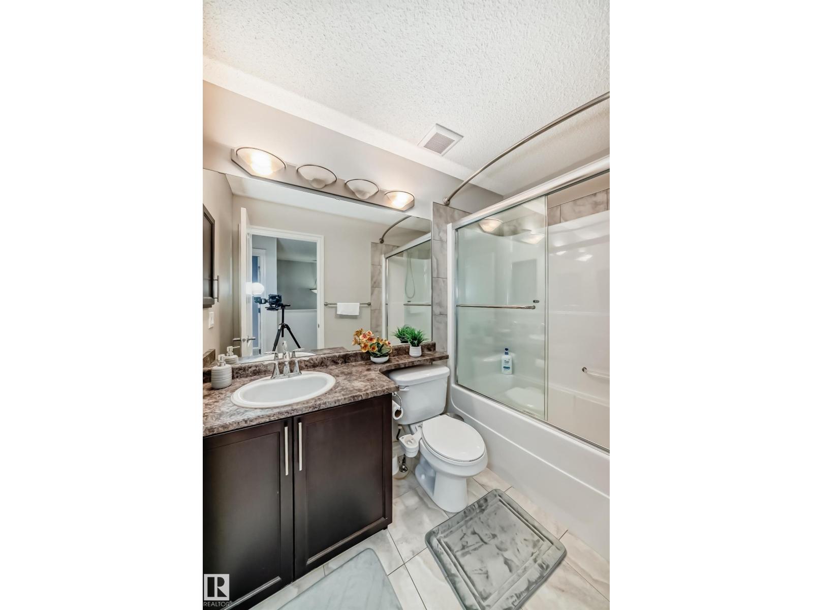 6419 18 AV SW - 38