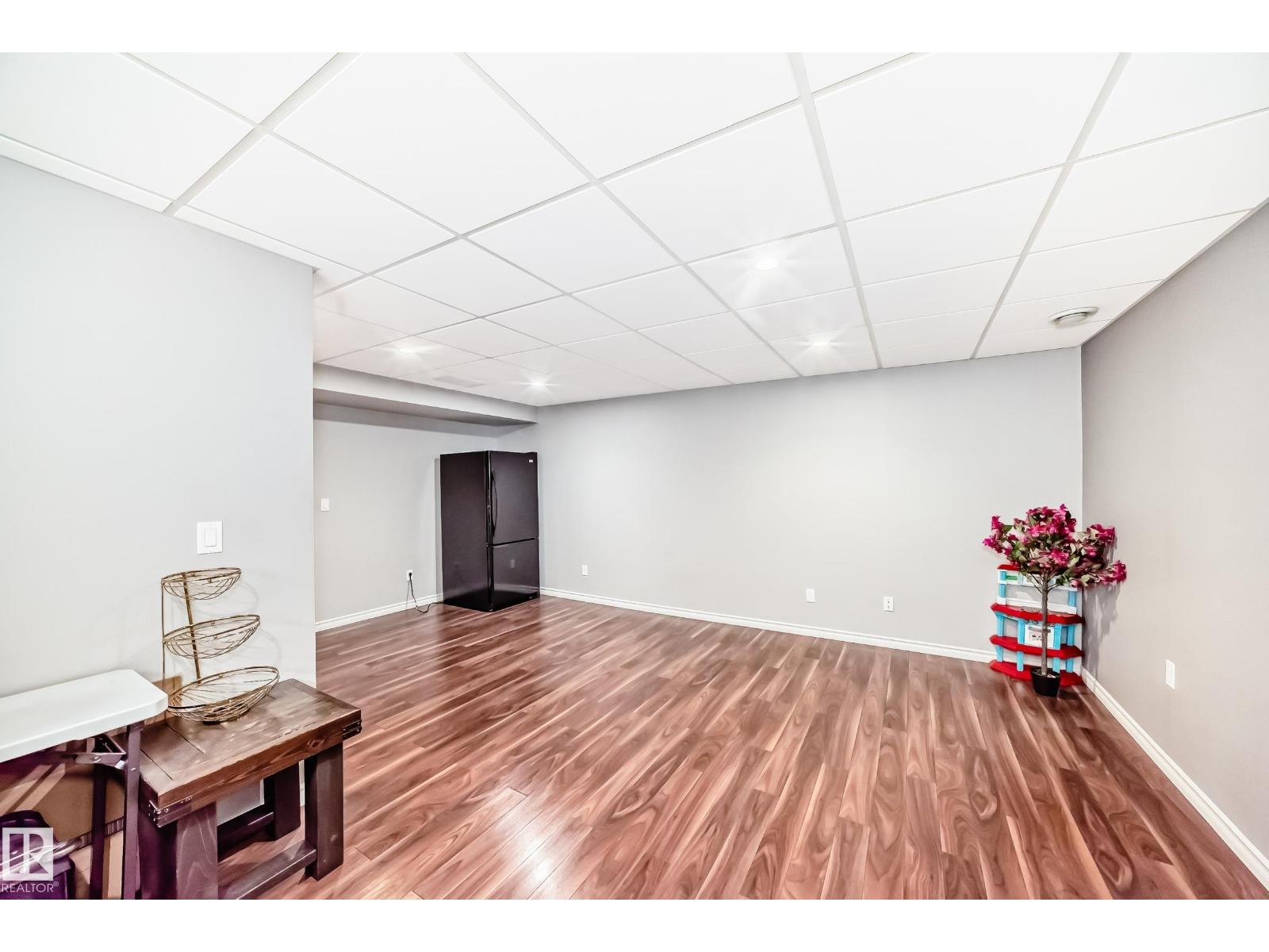 6419 18 AV SW - 39