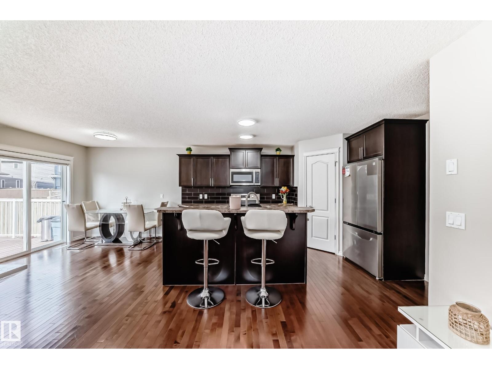 6419 18 AV SW - 4
