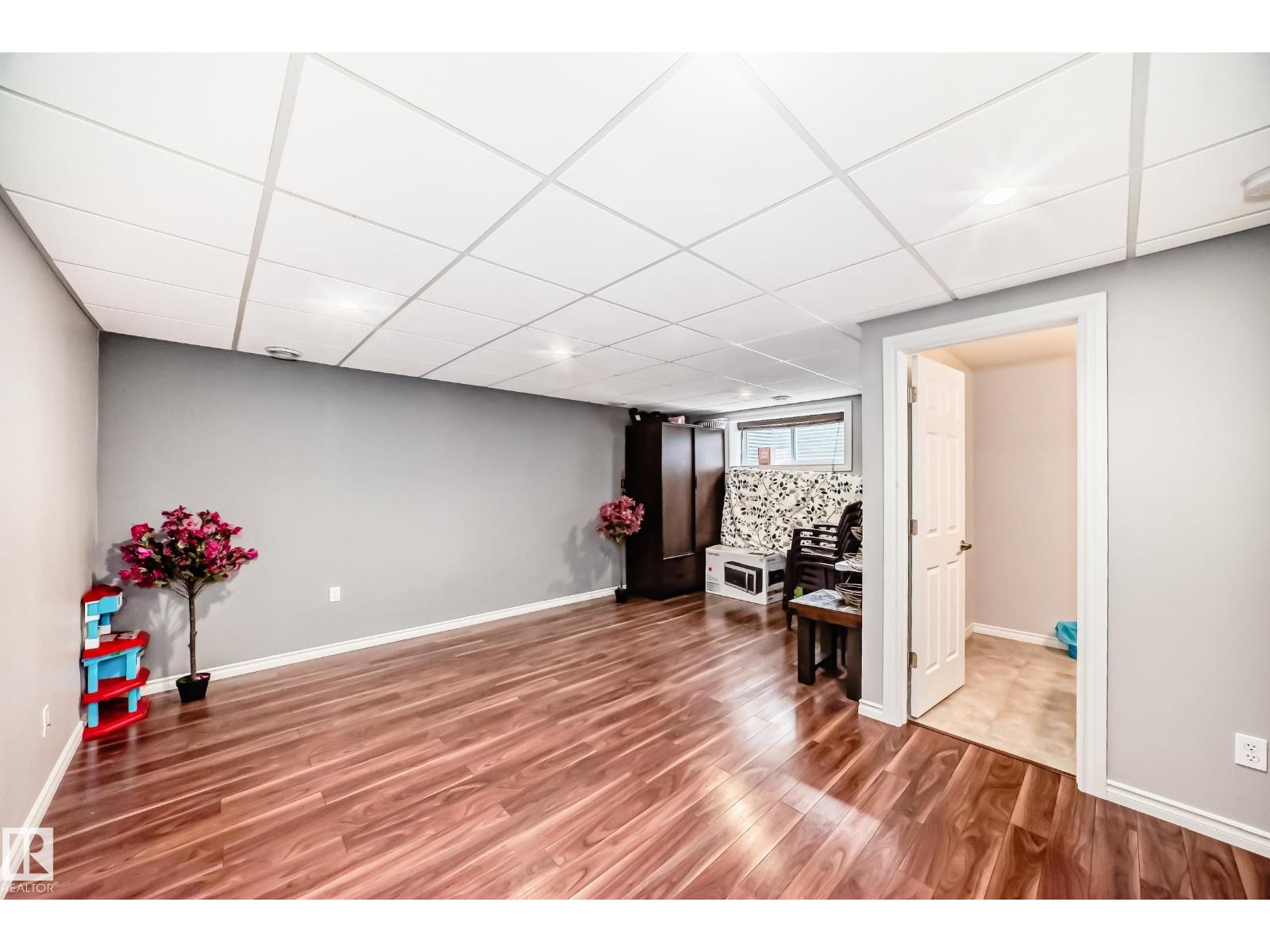 6419 18 AV SW - 41