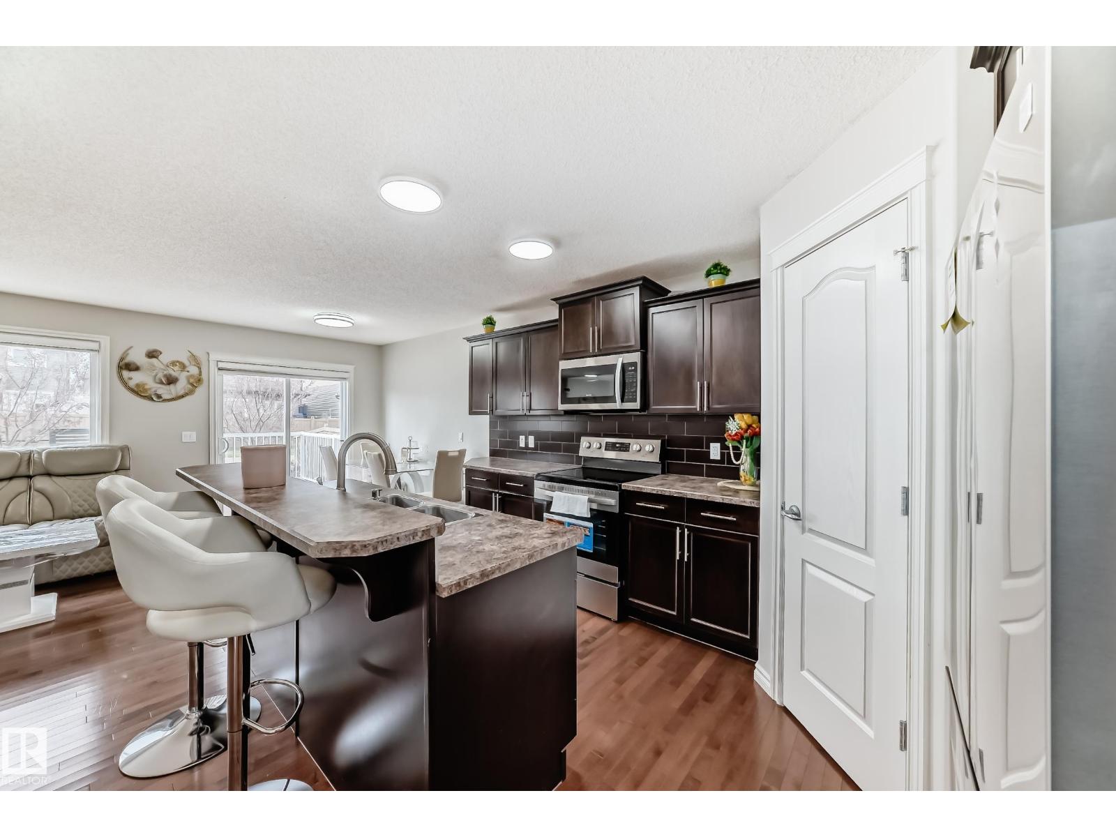 6419 18 AV SW - 8