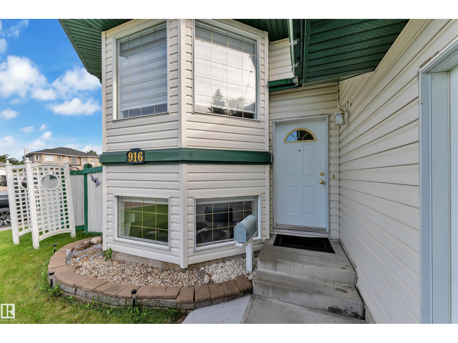 916 JORDAN CR NW, Jackson Heights, Edmonton photo 4
