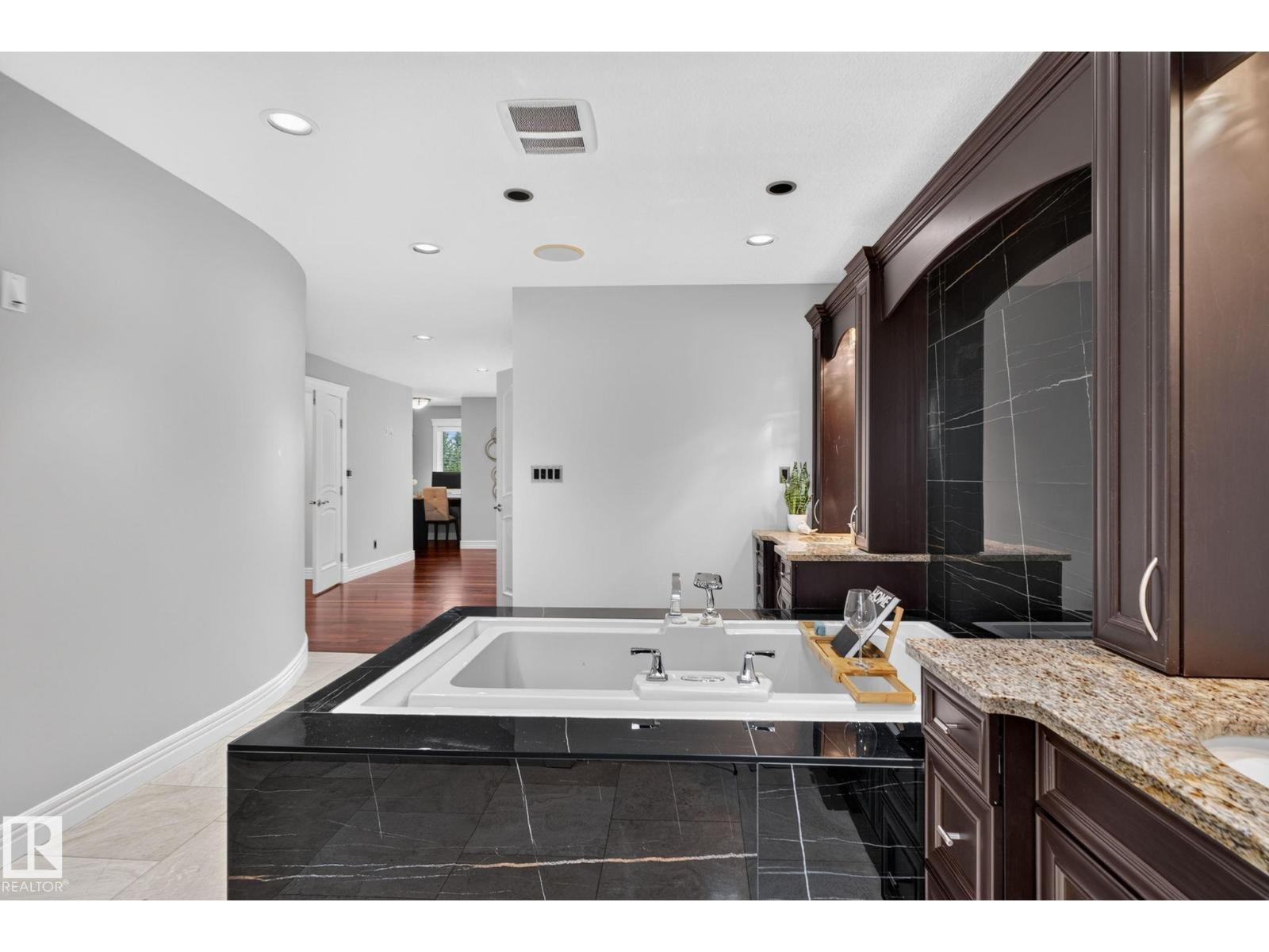 93 NOTTINGHAM POINT - Image 38