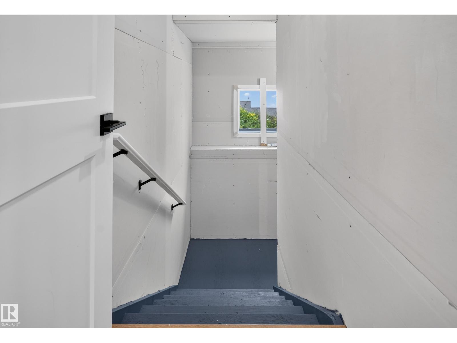 132 EDGEWATER CI - Image 28