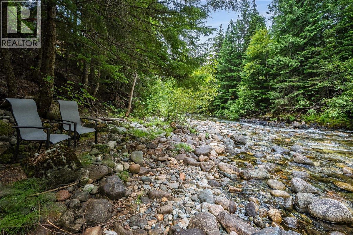 550 2ND RELIEF Road, Salmo