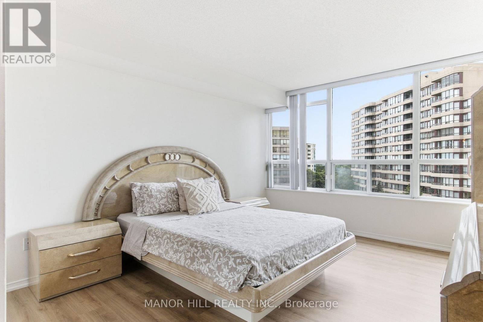 #814 11 TOWNSGATE DRIVE - 23