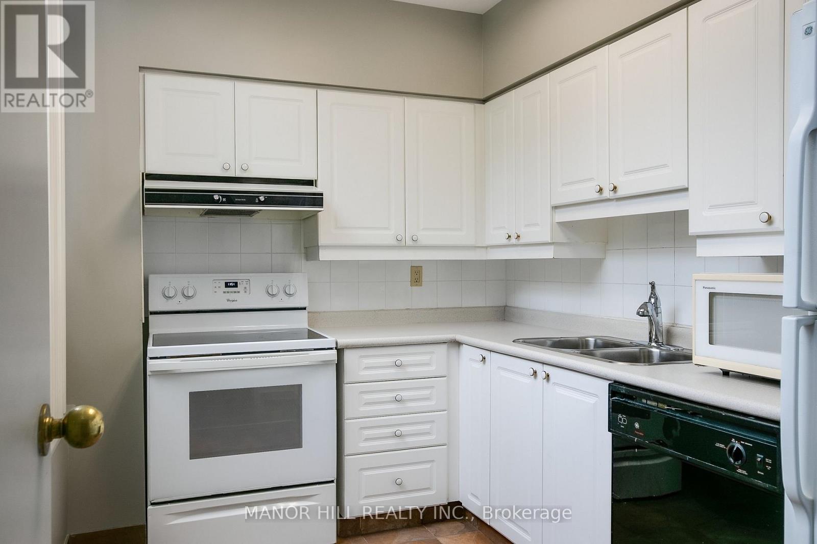 #814 11 TOWNSGATE DRIVE - 45