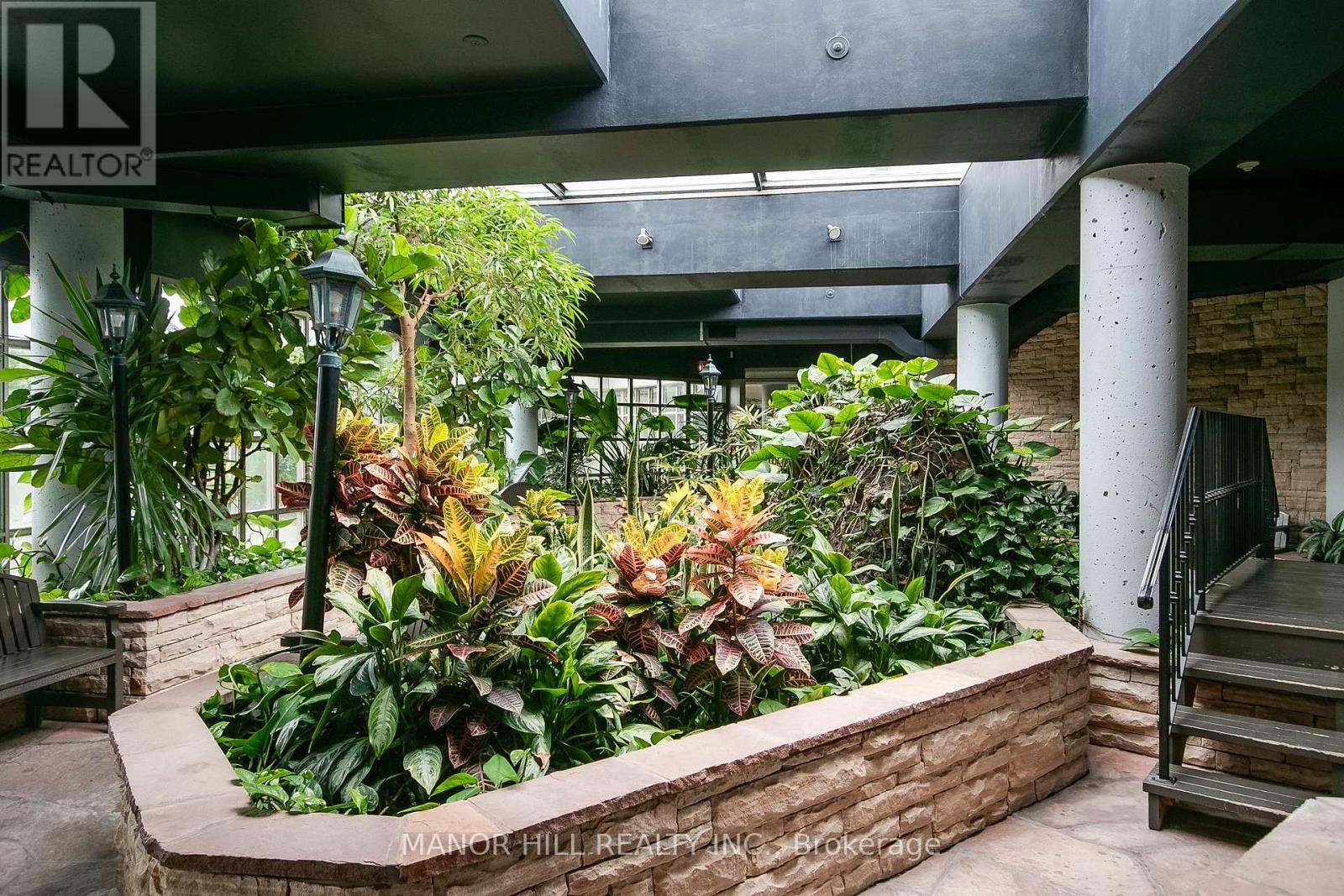 #814 11 TOWNSGATE DRIVE - Image 48