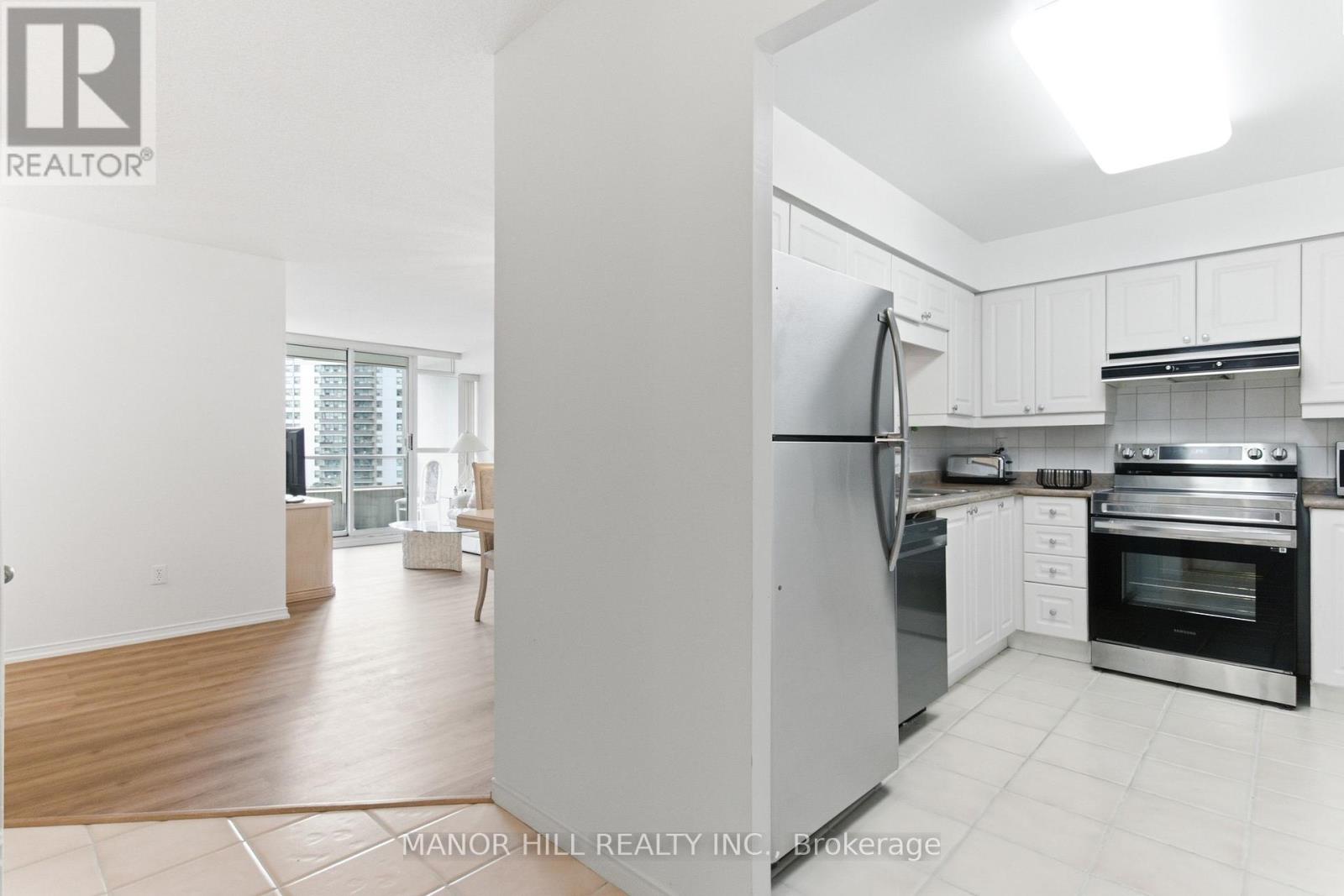#814 11 TOWNSGATE DRIVE - 6