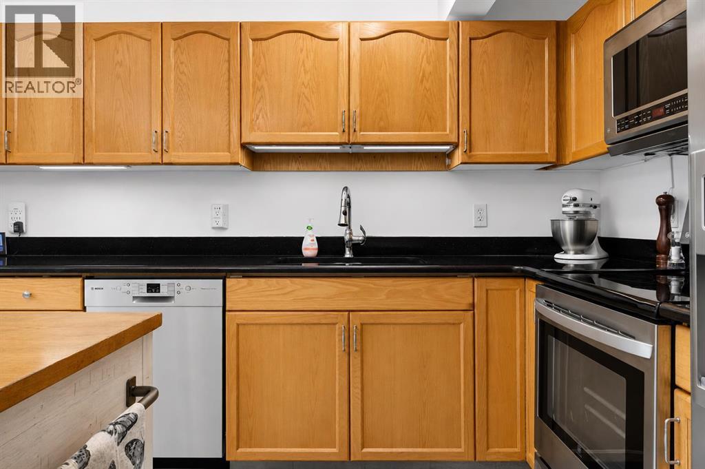 592 Regal Park Northeast - Photo 7