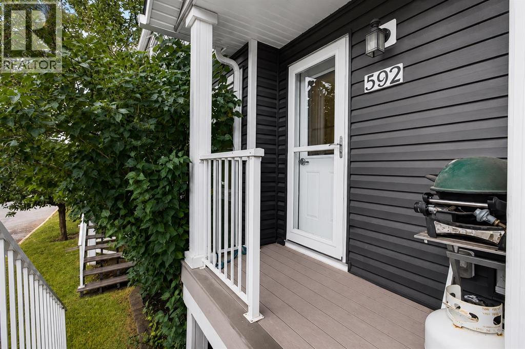 592 Regal Park NE - 26
