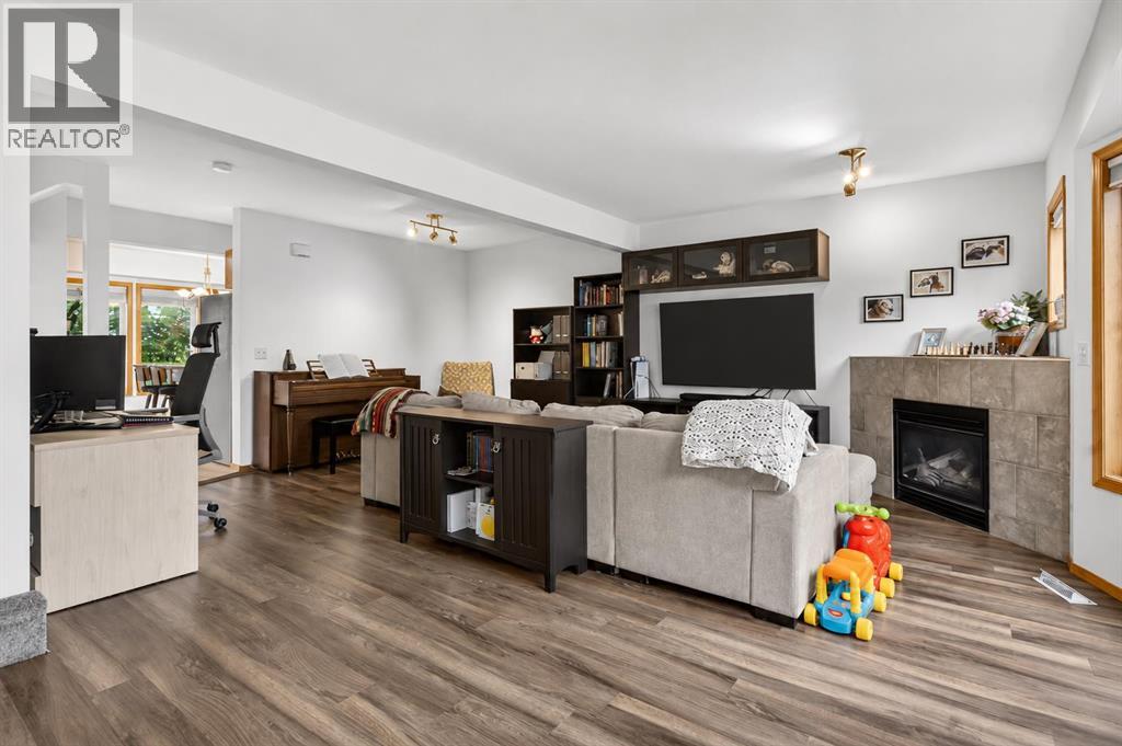592 Regal Park NE - 12