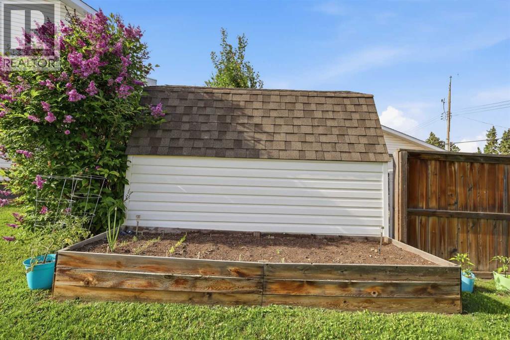 6134 52 Street Close - 12