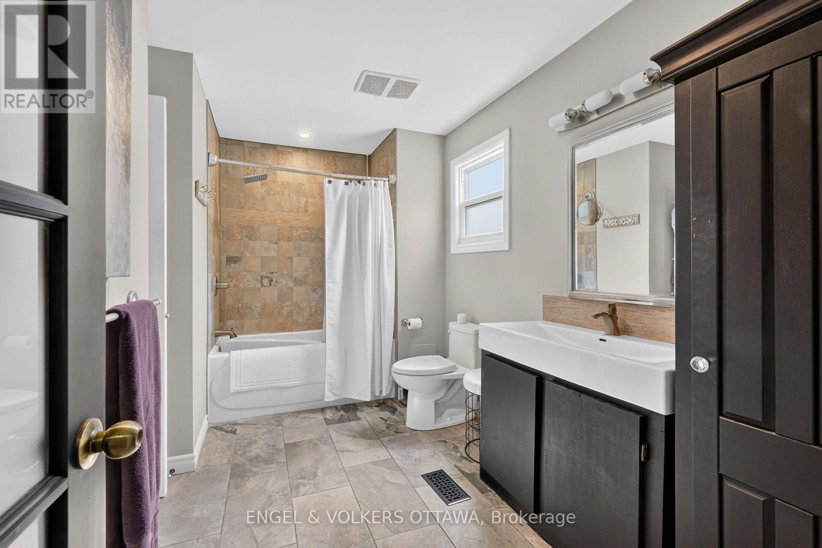 1069 ST GERMAIN CRESCENT - 25