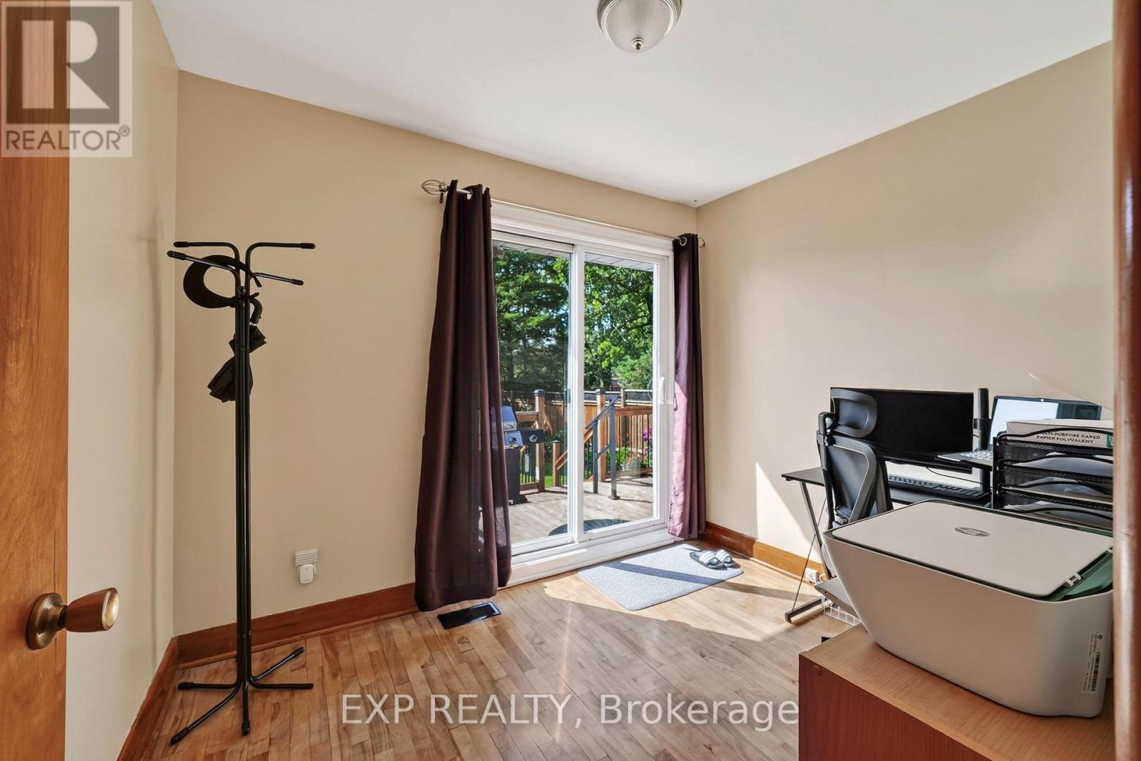 1304 LEONARD AVENUE - 15