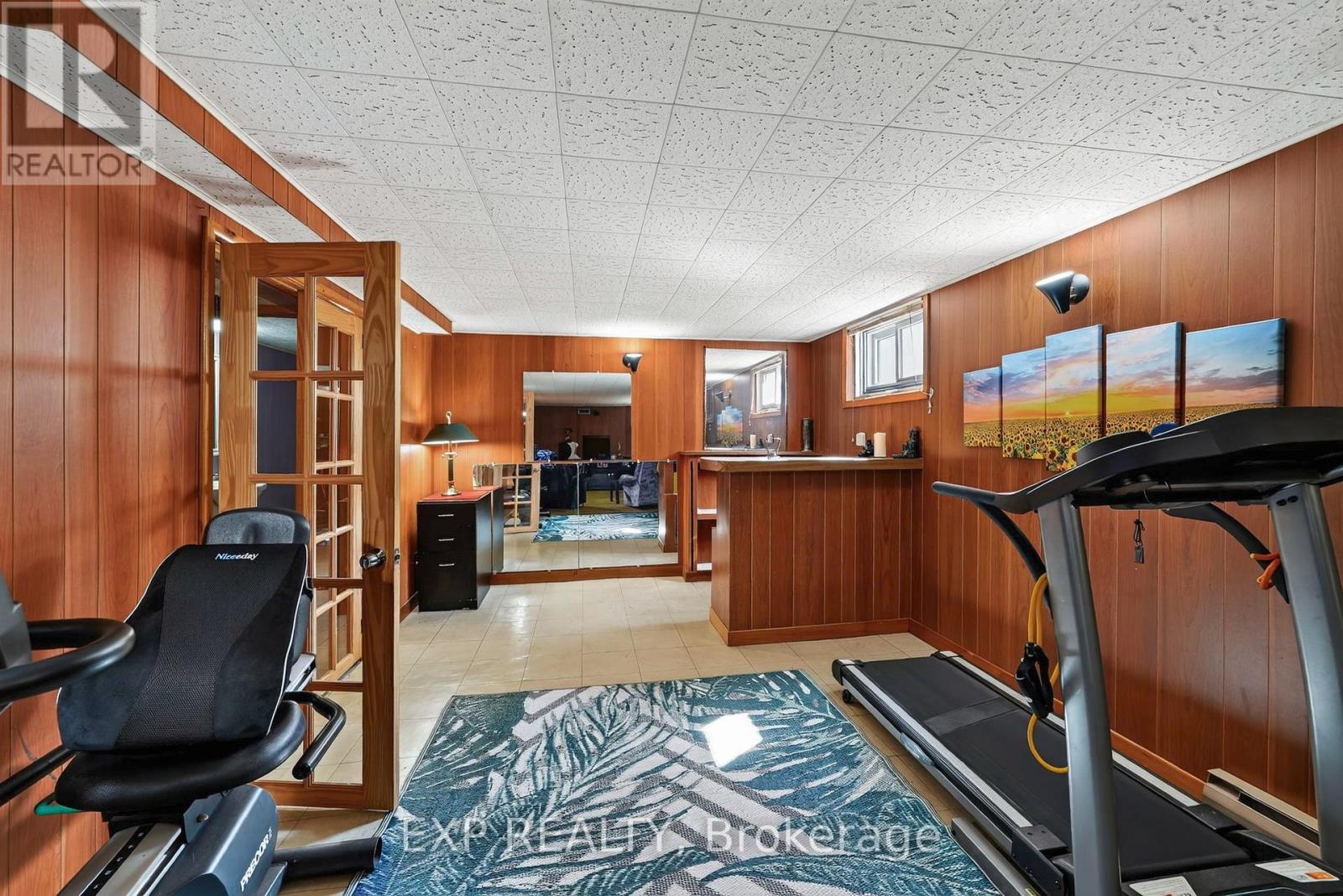 1304 LEONARD AVENUE - 25