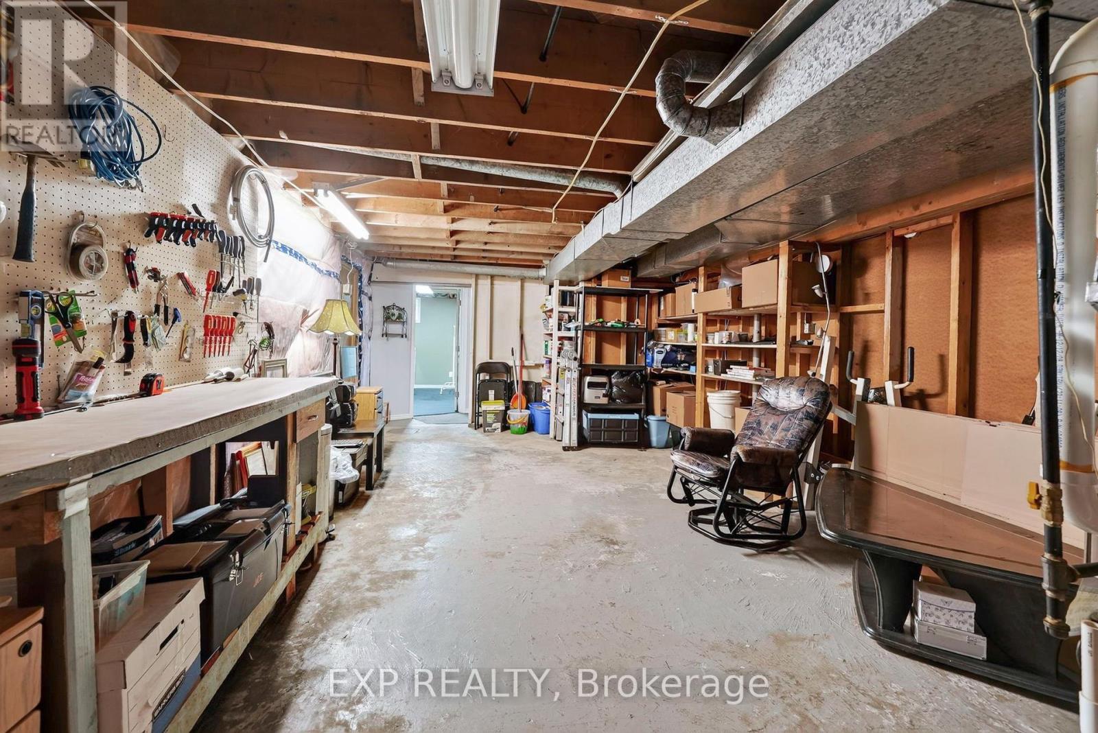 1304 LEONARD AVENUE - Image 30