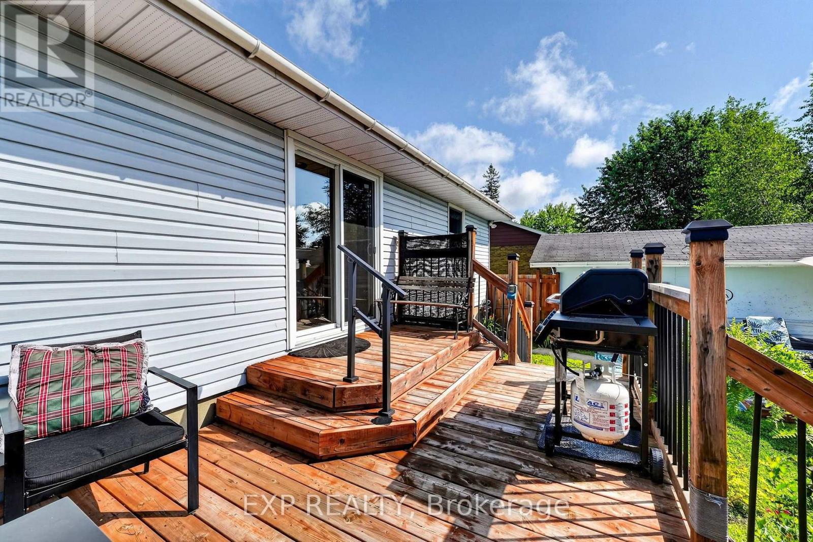 1304 LEONARD AVENUE - 38