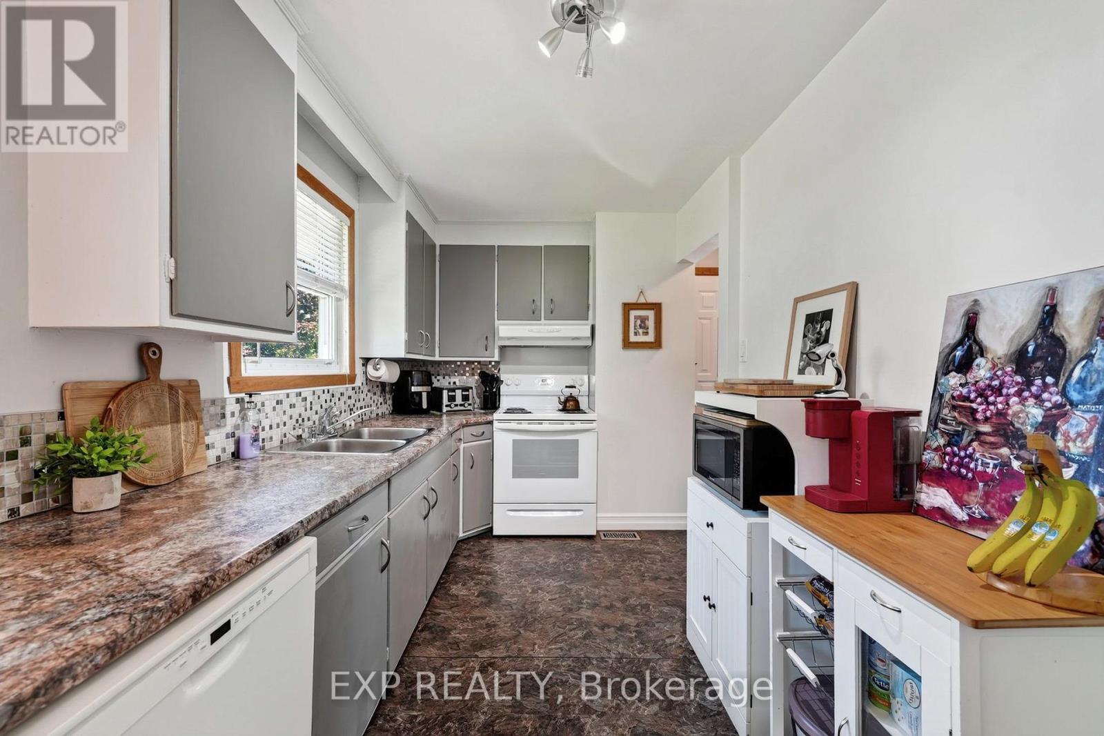 1304 LEONARD AVENUE - Image 5