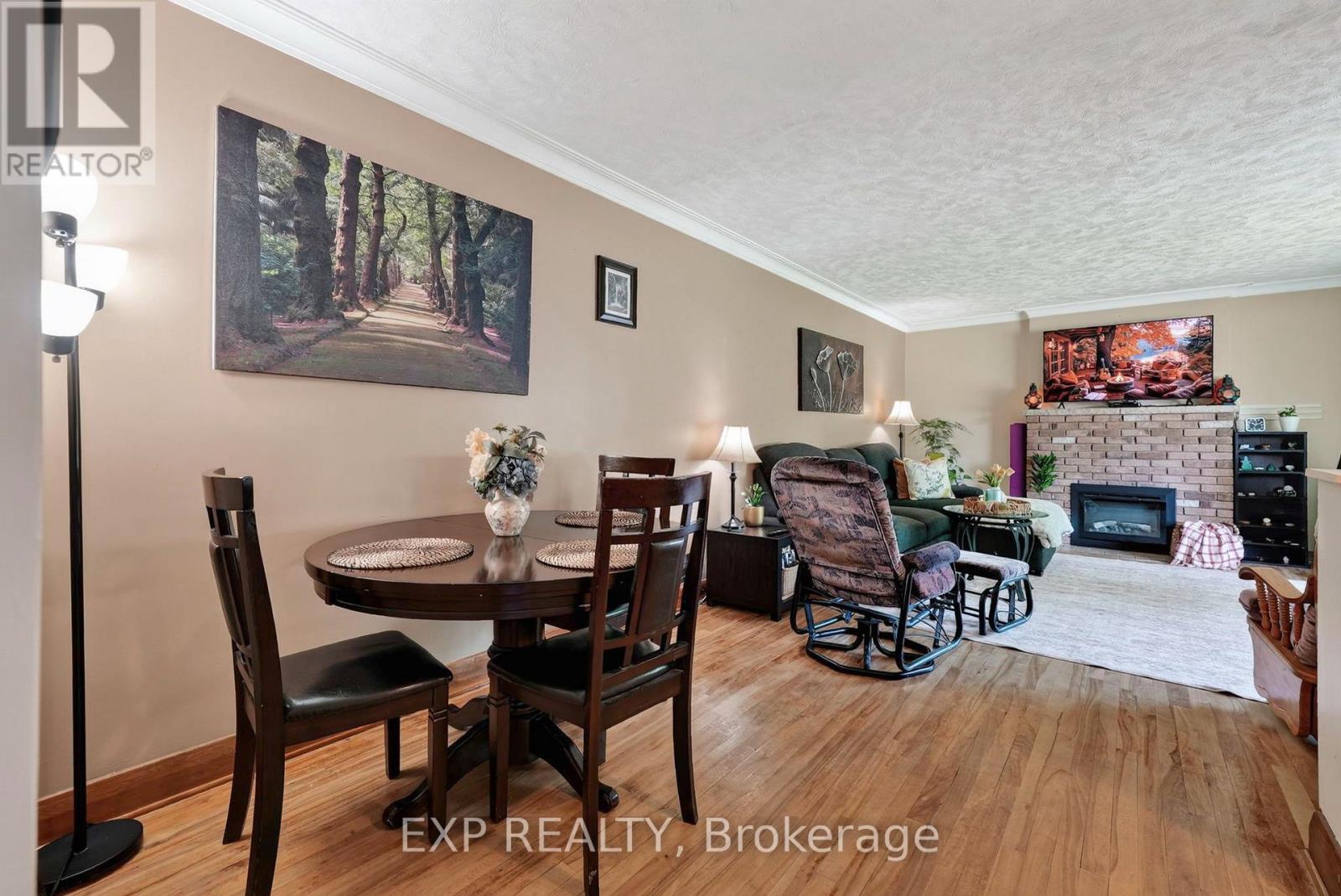 1304 LEONARD AVENUE - Image 8