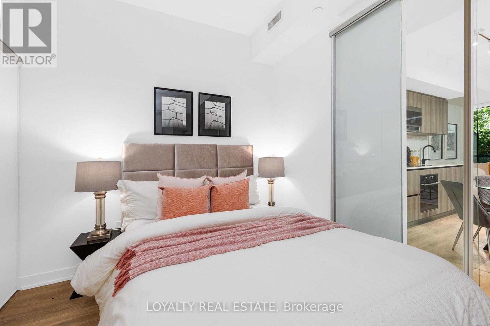 #211 117 BROADWAY AVENUE - 17