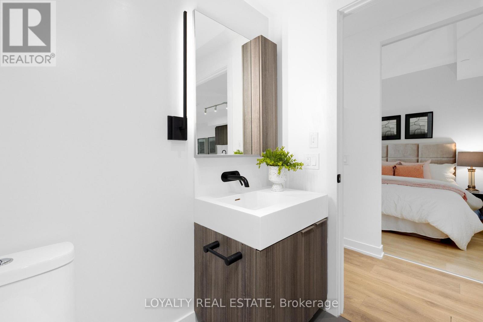 #211 117 BROADWAY AVENUE - 21