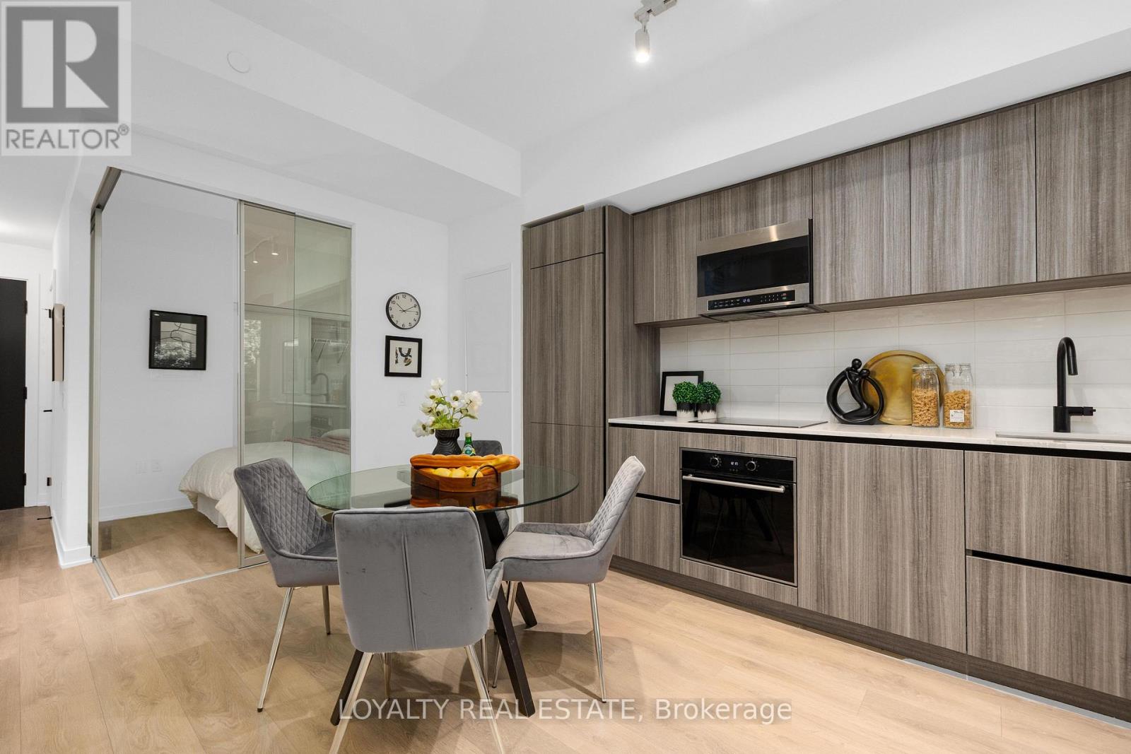#211 117 BROADWAY AVENUE - 24