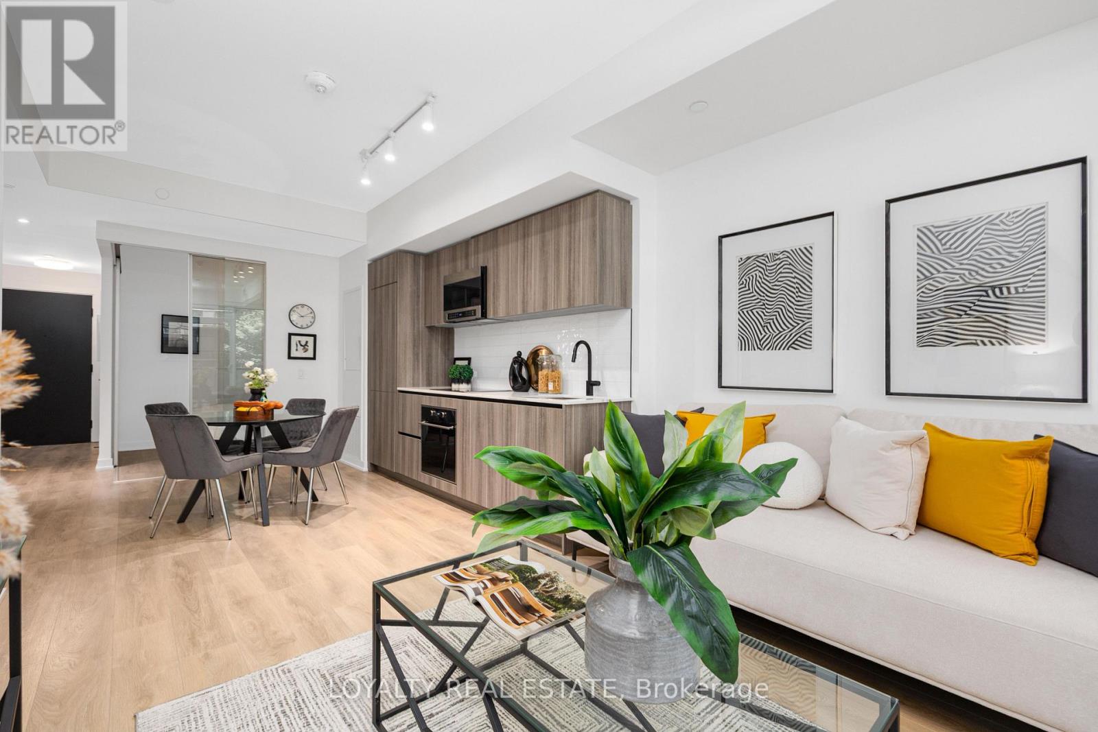 #211 117 BROADWAY AVENUE - 29