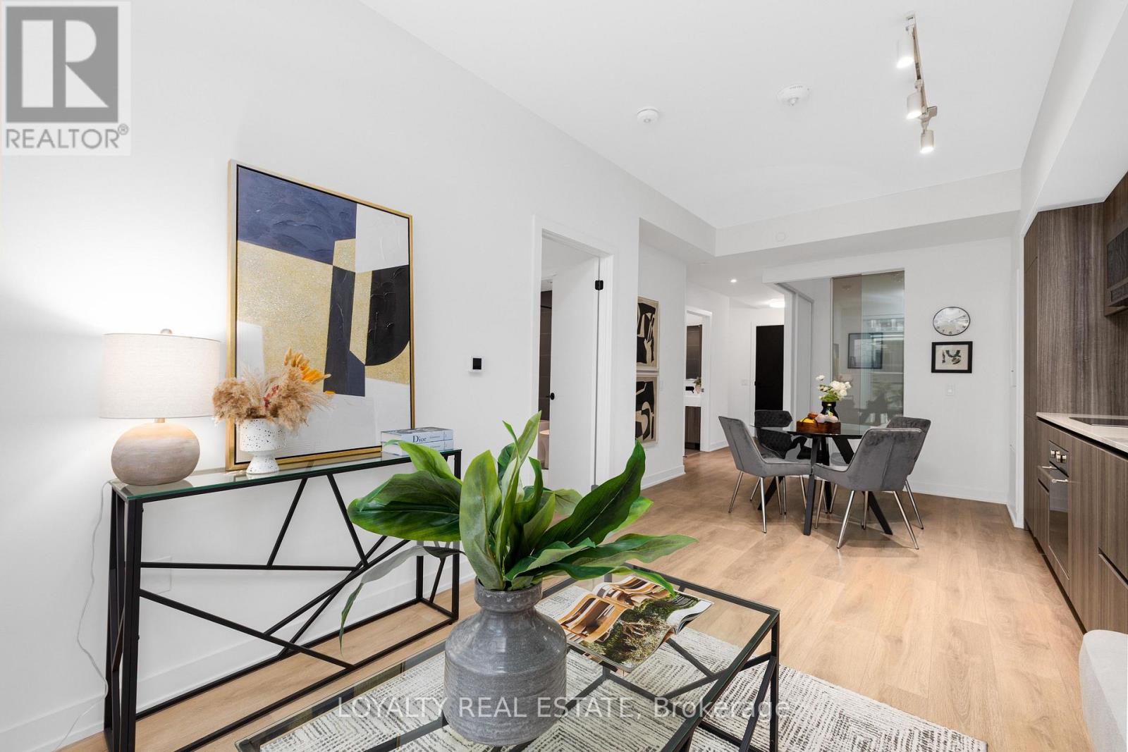 #211 117 BROADWAY AVENUE - Image 31