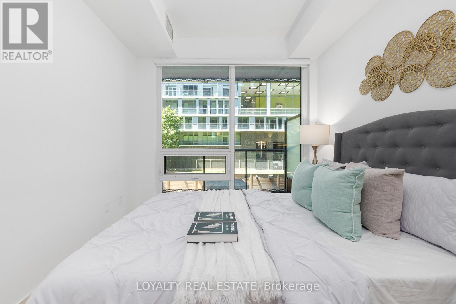 #211 117 BROADWAY AVENUE - 33
