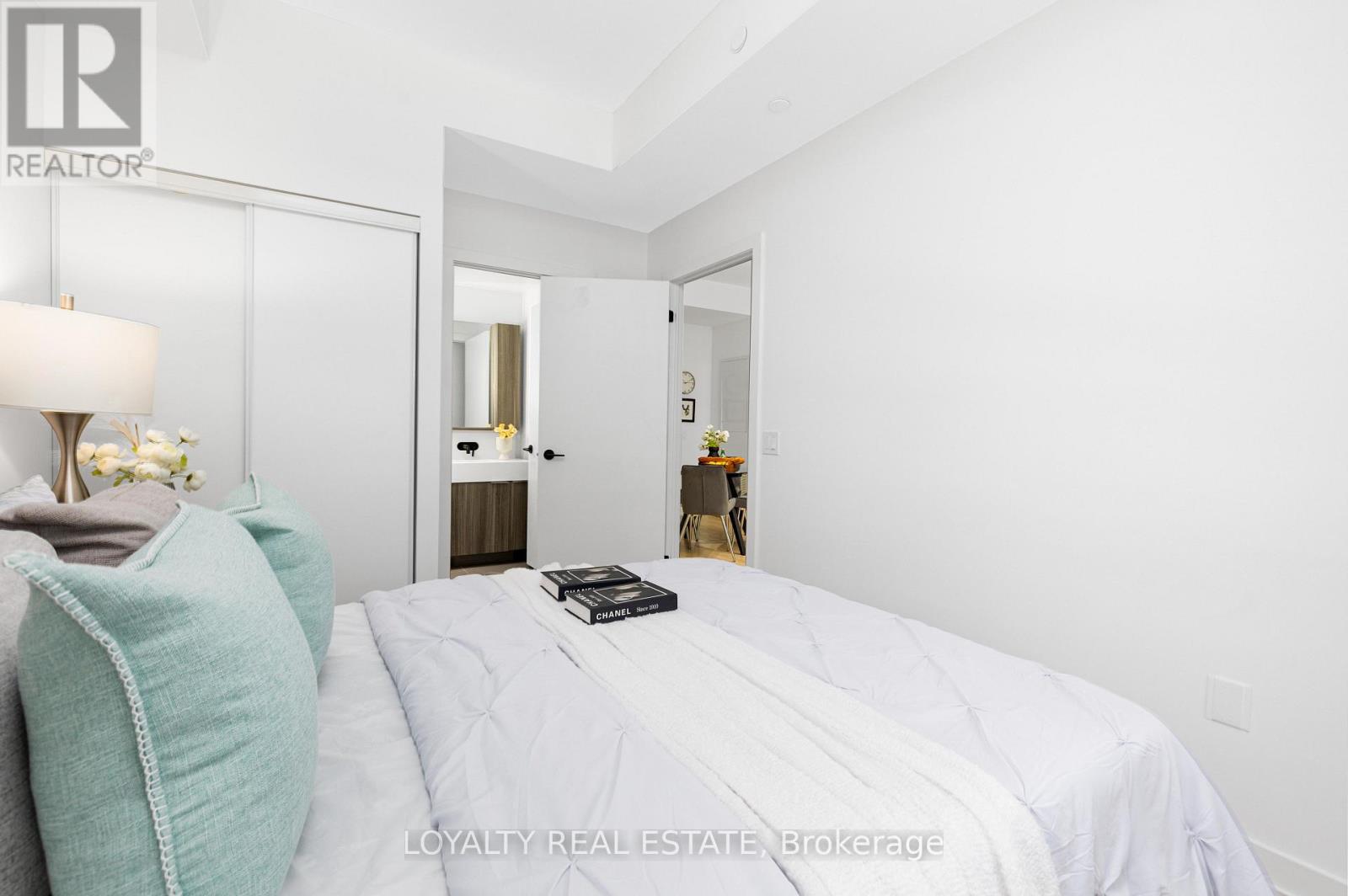 #211 117 BROADWAY AVENUE - Image 35