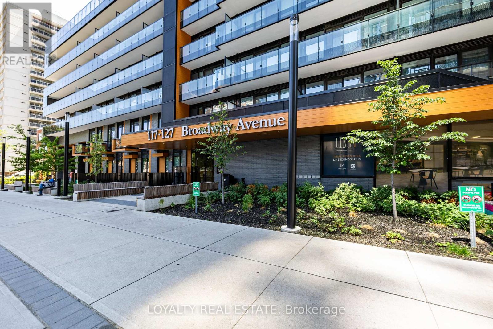 #211 117 BROADWAY AVENUE - 4