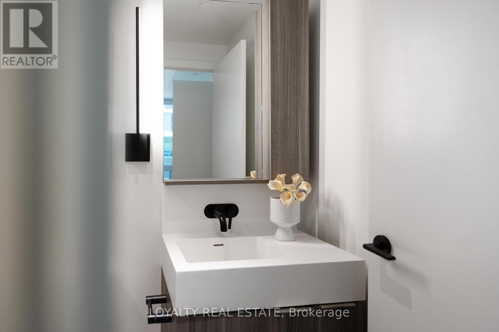#211 117 BROADWAY AVENUE - Image 43