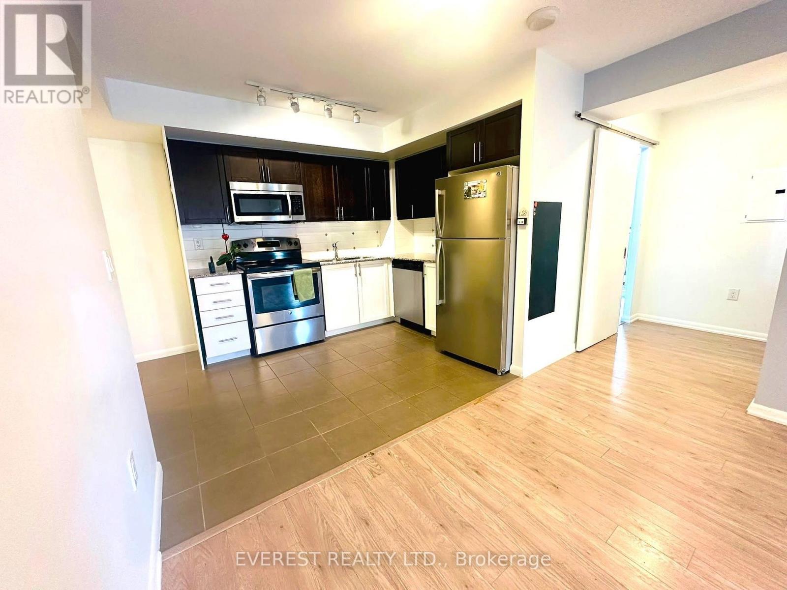 #517 830 LAWRENCE AVENUE W - 10