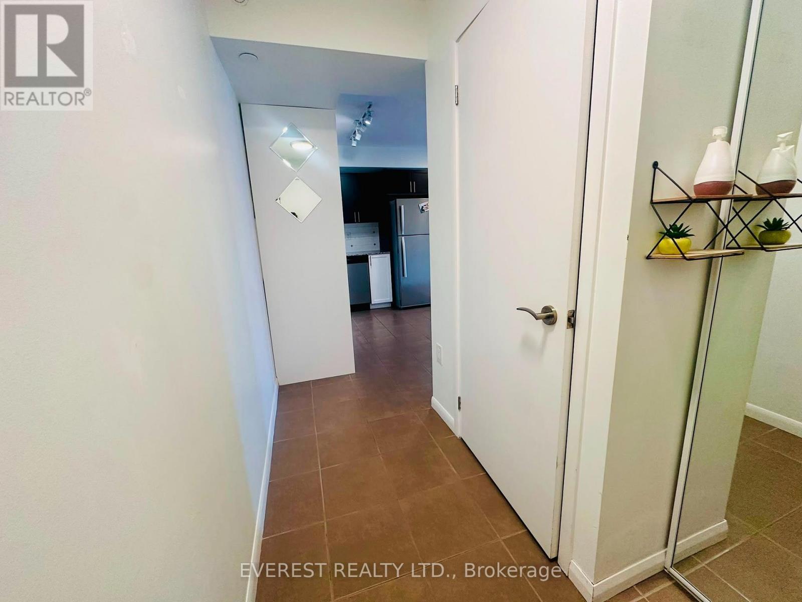 #517 830 LAWRENCE AVENUE W - 15