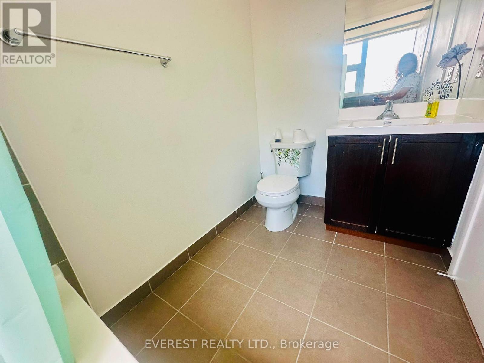 #517 830 LAWRENCE AVENUE W - 18
