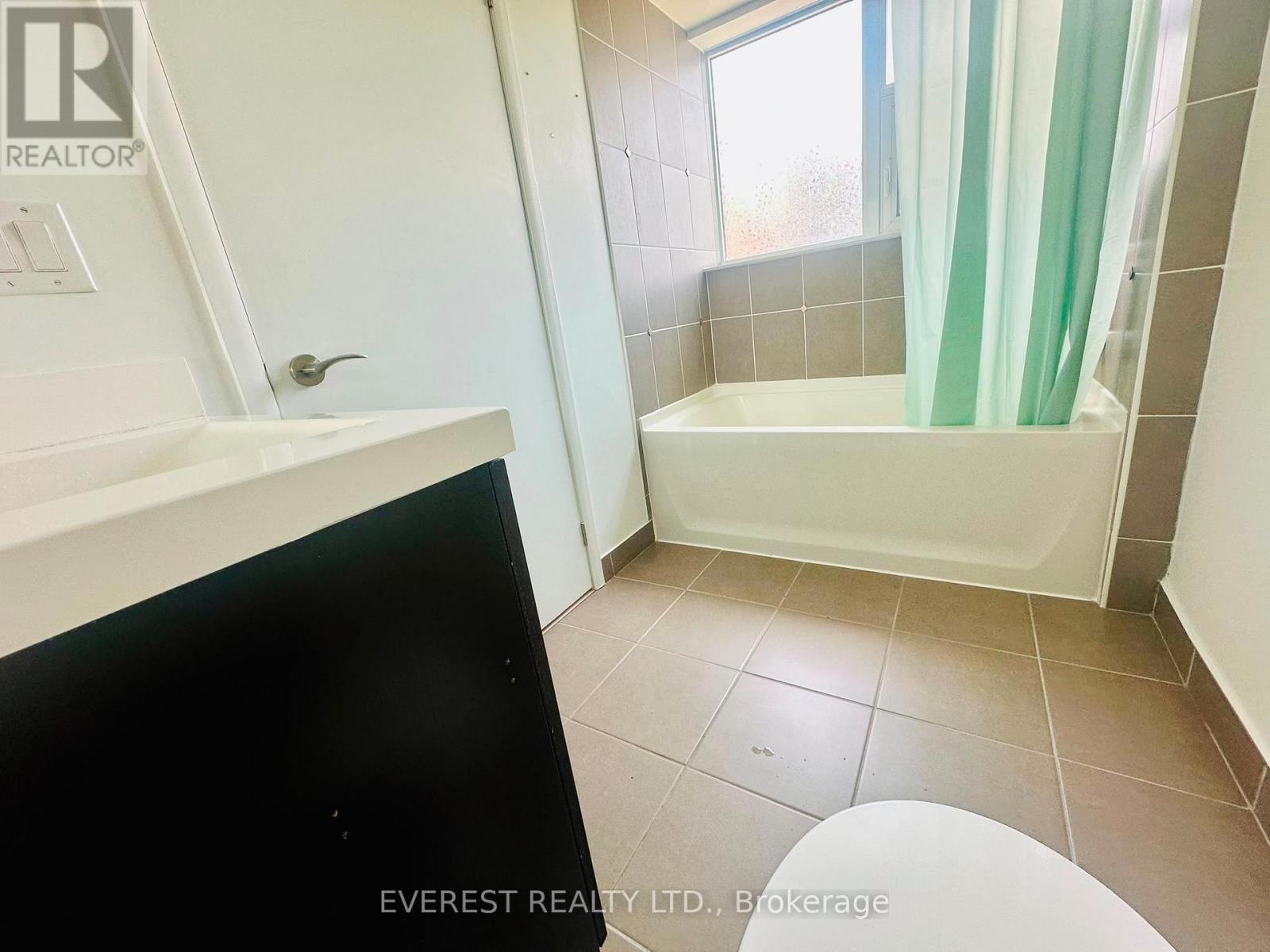 #517 830 LAWRENCE AVENUE W - 19