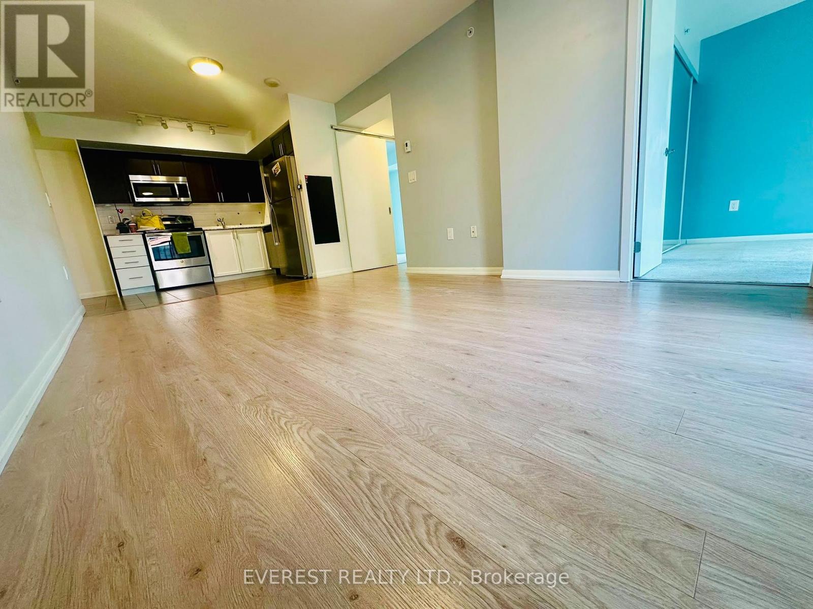 #517 830 LAWRENCE AVENUE W - 25