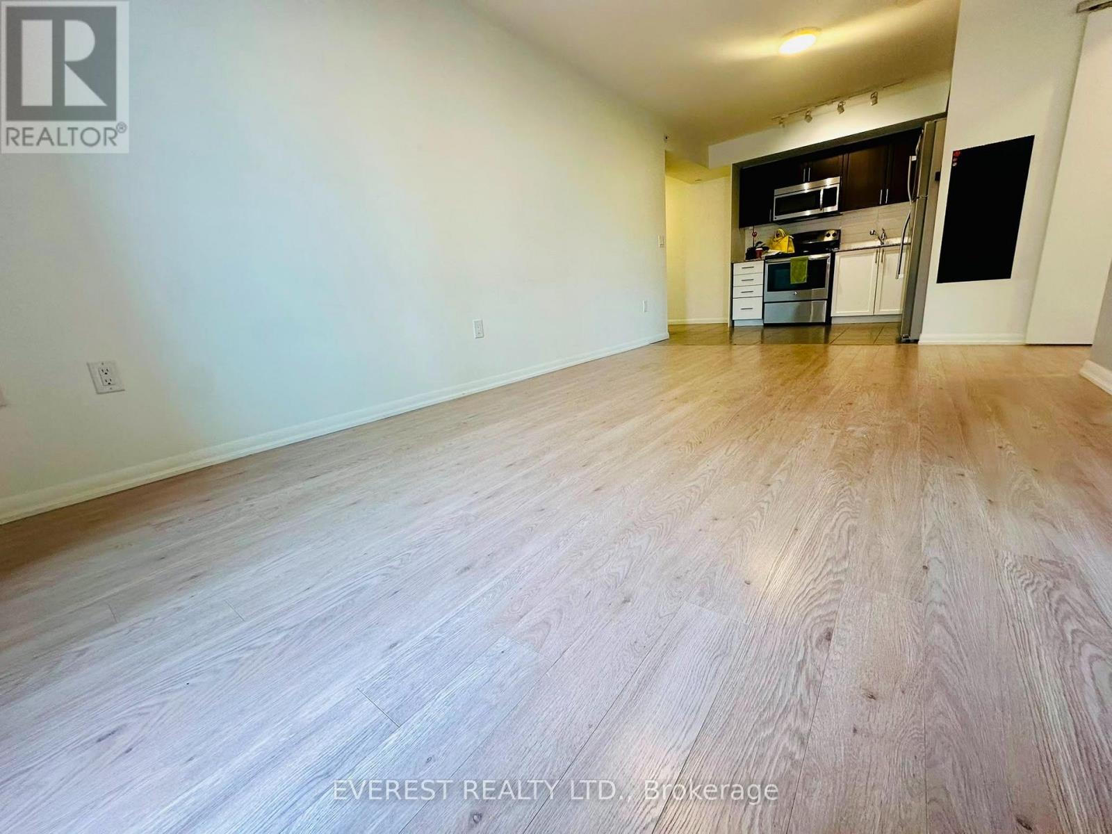 #517 830 LAWRENCE AVENUE W - 27