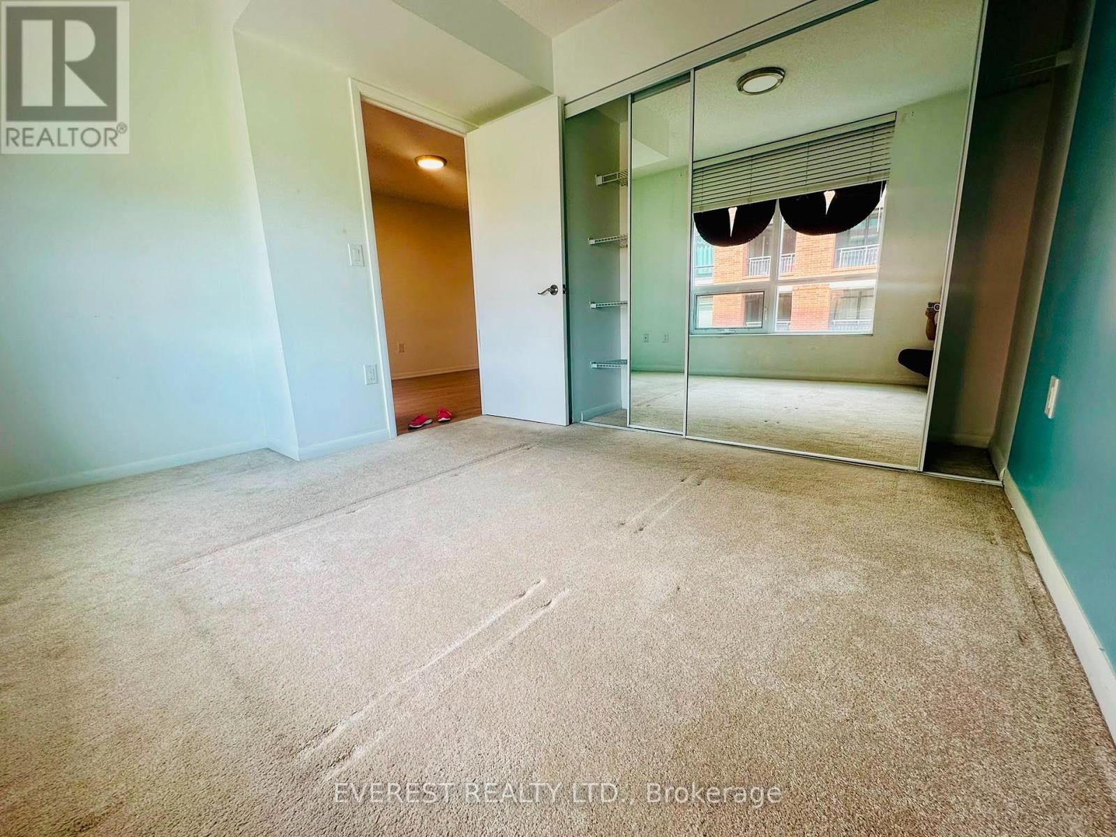 #517 830 LAWRENCE AVENUE W - 28