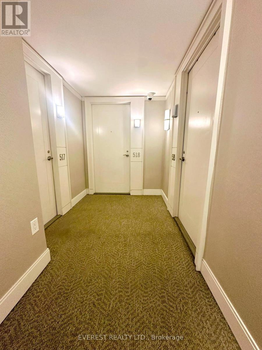 #517 830 LAWRENCE AVENUE W - 4