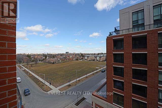 #517 830 LAWRENCE AVENUE W - 44