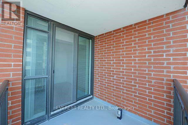 #517 830 LAWRENCE AVENUE W - 47
