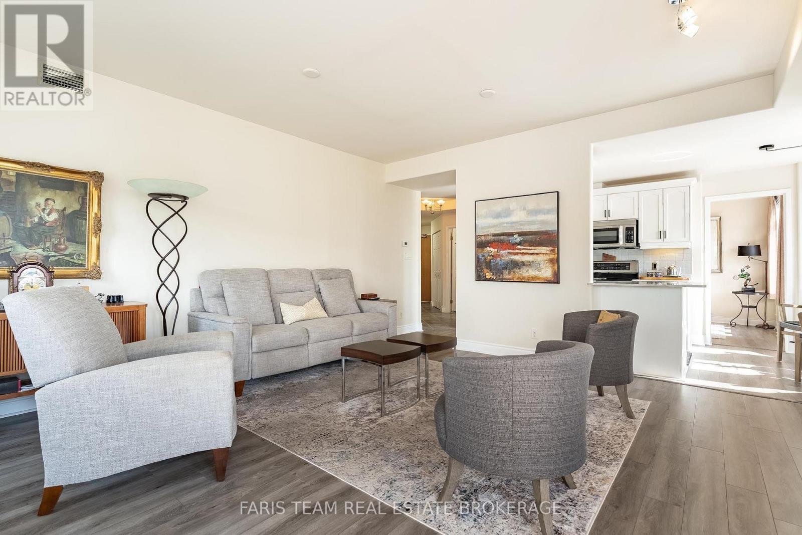 #301 10 BAY STREET E - 14