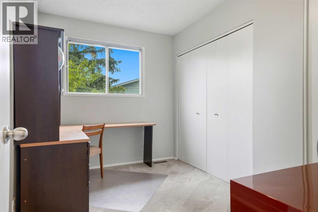 442 Queensland Place SE - 11